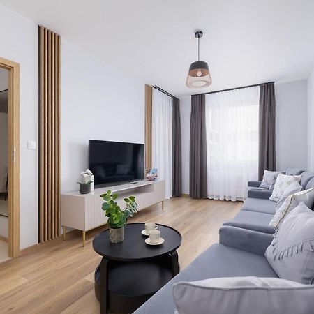 Osiedle Avia Harmonious Apartment With Balcony & Parking Cracow By Renters Prestige Krakau Exterior foto