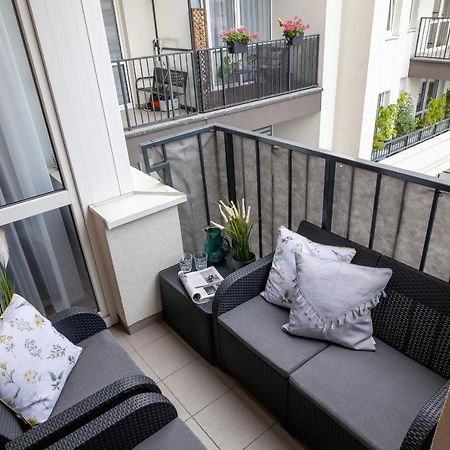 Osiedle Avia Harmonious Apartment With Balcony & Parking Cracow By Renters Prestige Krakau Exterior foto