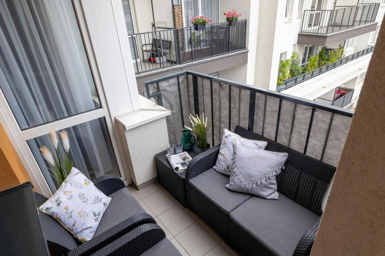 Osiedle Avia Harmonious Apartment With Balcony & Parking Cracow By Renters Prestige Krakau Exterior foto